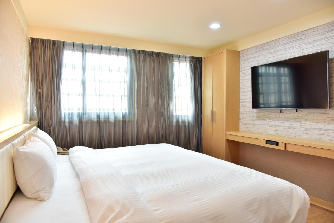 Mei Hotel Taichung Esterno foto