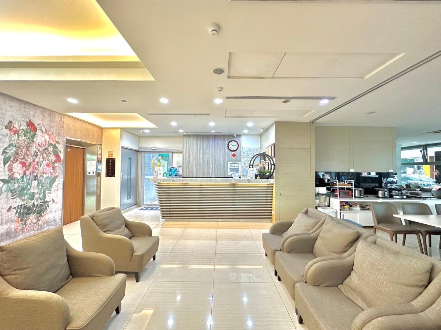 Mei Hotel Taichung Esterno foto