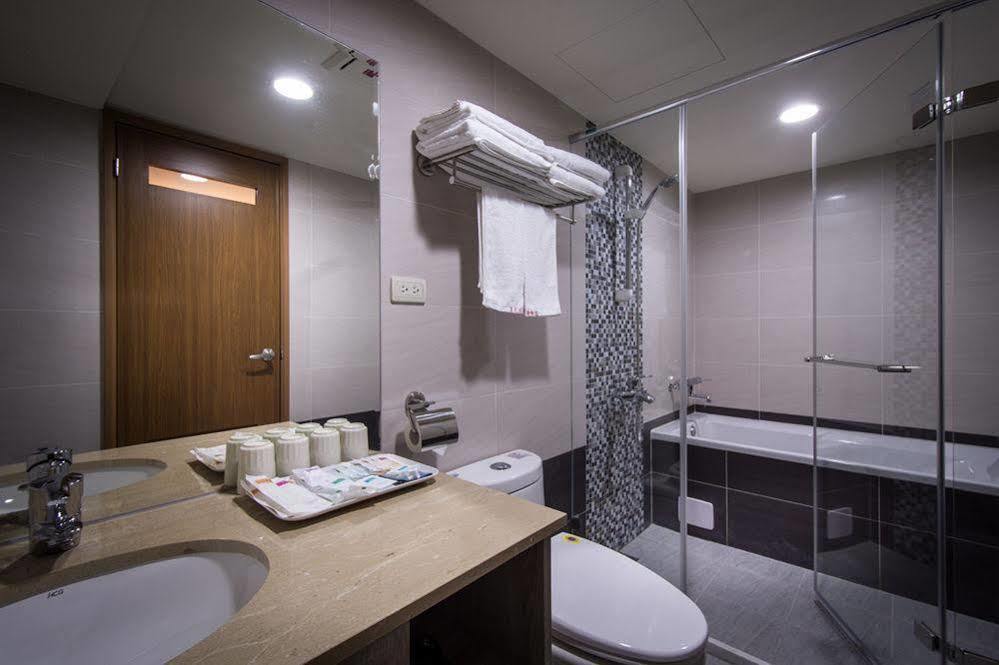 Mei Hotel Taichung Esterno foto