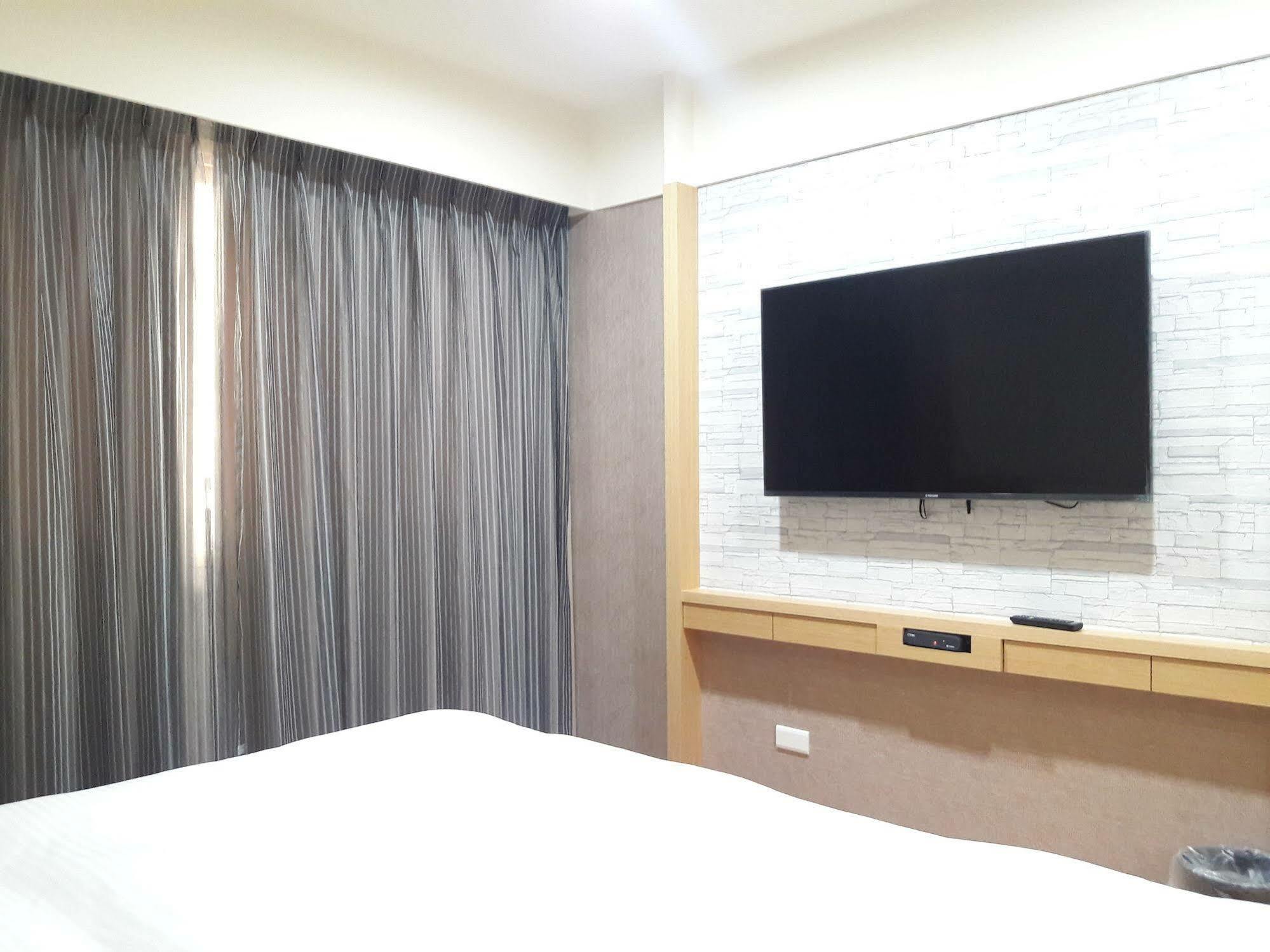 Mei Hotel Taichung Esterno foto