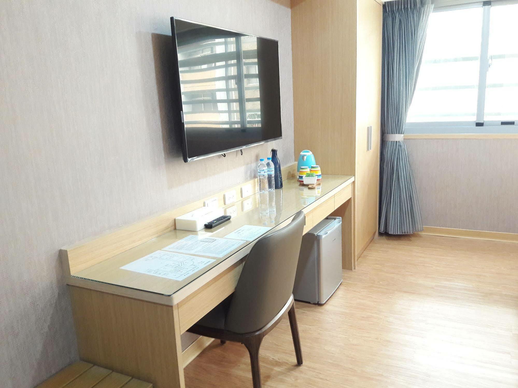 Mei Hotel Taichung Esterno foto